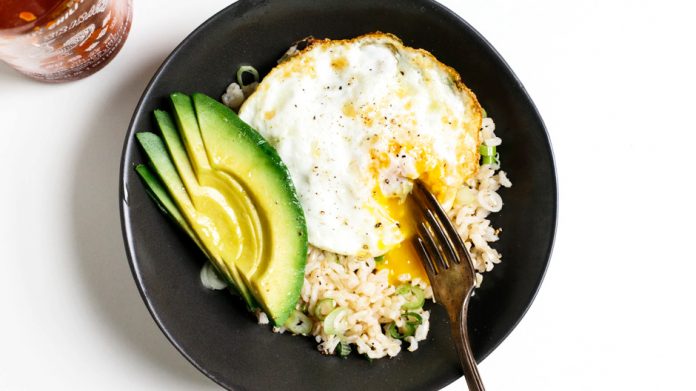 rice-bowl-with-fried-egg-and-avocado-940x560 rice-bowl-with-fried-egg-and-avocado-940x560
